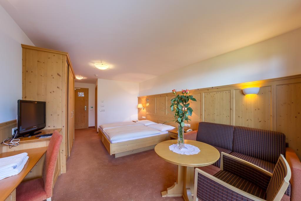 Hotel Plunger Кастелрото Екстериор снимка